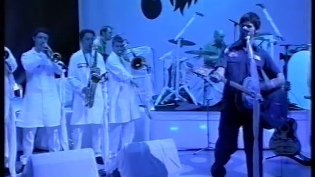 Super Furry Animals - Ymaelodi Â'r Ymylon (live on Later) смотреть онлайн