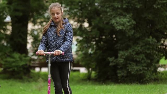 Христинка Шлюз - Самокат (сюжет до програми ТЕМА: НА КОЛЕСАХ) смотреть онлайн