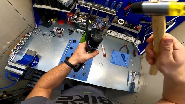 Pełny serwis Rock Shox SID | Manetka hydrauliczna смотреть онлайн
