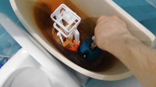 Что делать, если в бачок не набирается вода? Лёгкий способ устранения этой проблемы.