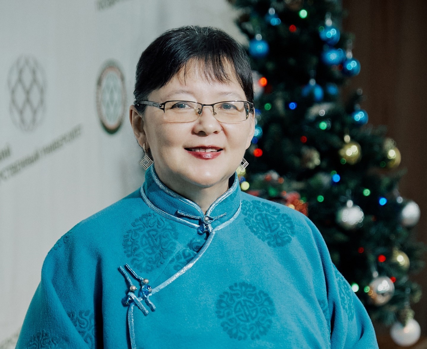 Поздравление ректора ТувГУ Ольги Хомушку с Новым Годом! смотреть онлайн