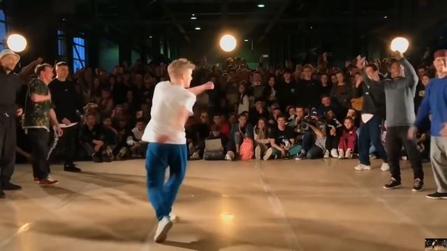 BBOY LIL G vs BUMBLE BEE | Red Bull BC One Camp Russia 2019 смотреть онлайн