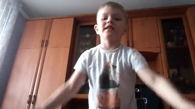 Тихо сказку напевая проплывает в сумерках зима и исполняет Ellidi Pi