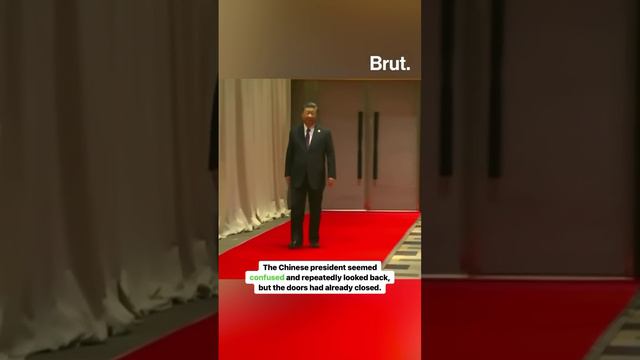 Here's what happened after Chinese President Xi Jinping's aide arrived late for the BRICS meeting… смотреть онлайн