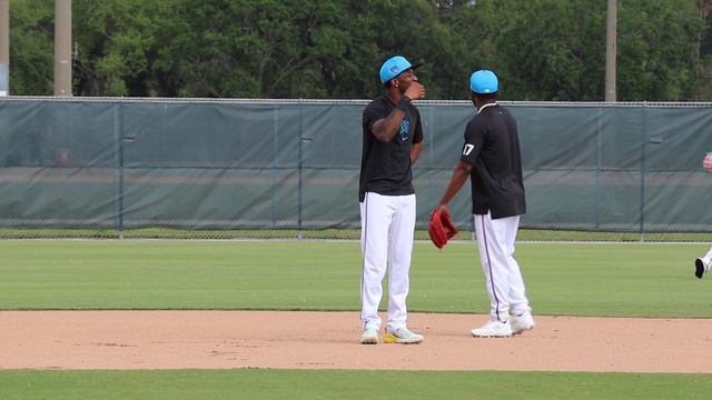 Tim Anderson takes some grounders during #SpringTraining2024 practica смотреть онлайн