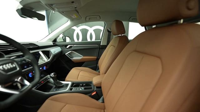 Color NUEVO PLATA ROCIO Audi Q3 Sportback 2023 Select 35TFSI INTERIORES Marron Okapi смотреть онлайн