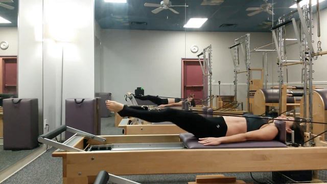 Short Spine Stretch Kathryn Hunt-Anderson смотреть онлайн