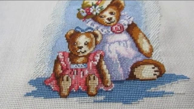 вышивка крестом. Пара мишек готовы смотреть онлайн