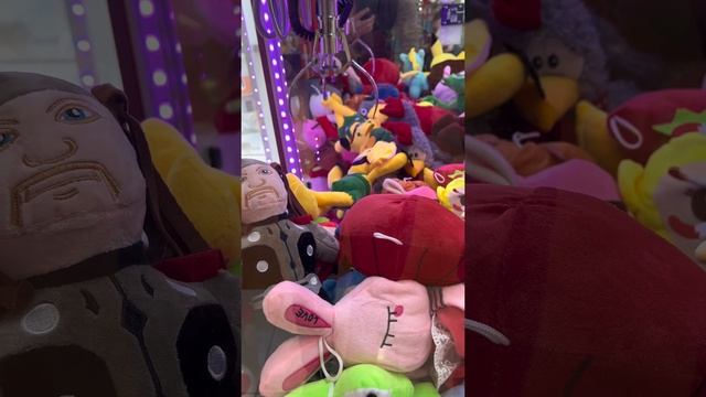 Достал клевого Зубастика! Играю в автомат хватайка ? смотреть онлайн