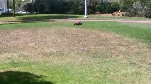 Traxxas slash 2wd brushed with 2S lipo(2) смотреть онлайн