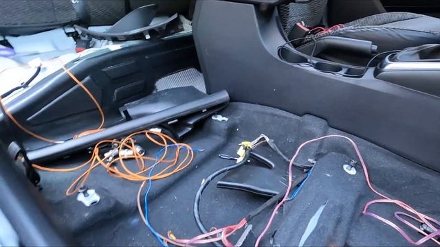 Установка моноблока DL Audio Barracuda 1.600. Раскачиваем саб на полную смотреть онлайн