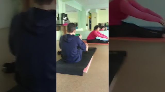 Спортивный клуб Атлет занятие йогой смотреть онлайн