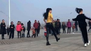 Шаффл танцует красавица Цинцин In My Mind I Schuffle Qingqing