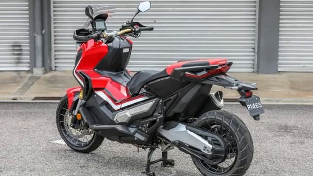 2017 Honda X-ADV adventure scooter. смотреть онлайн