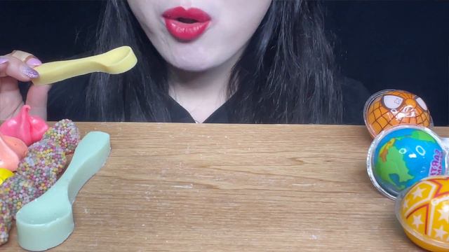 ASMR EDIBLE iPHONE, PLANET GUMMY, SPOON, RAINBOW GUMMY JELLY 먹는 아이폰 숟가락, 젤리 먹방 MUKBANG EATING SOUND смотреть онлайн