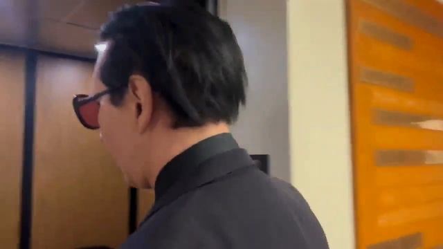 Raw video: Marilyn Manson leaves NH courtroom смотреть онлайн