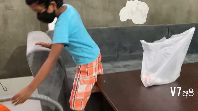 අපි මෙහෙමයි පෝය දවසේ ගේ අස්කරේ| How We Clean Our Home #v7 #with5kids #v7අපි #proudparents #srilanka