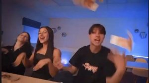 Клип -учат в школе. женя Лизогуб, ммлана Некрасова, давид туров, Симка, Дэйби.