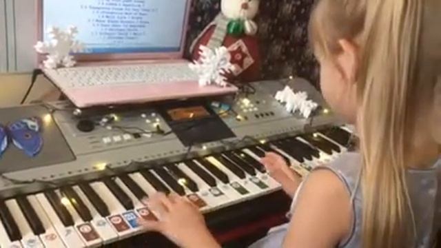 SOFT MOZART Зимний академический концерт 2017/2018, «Маленькой ёлочке», Есения, 5 лет смотреть онлайн