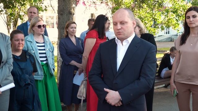 Максим Красноцветов провёл встречу с жителями посёлка Лесной смотреть онлайн