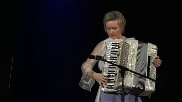 11. "Rhapsody of love". Libertango (A. Piazzolla/G. Jones, B. Reynolds)) смотреть онлайн