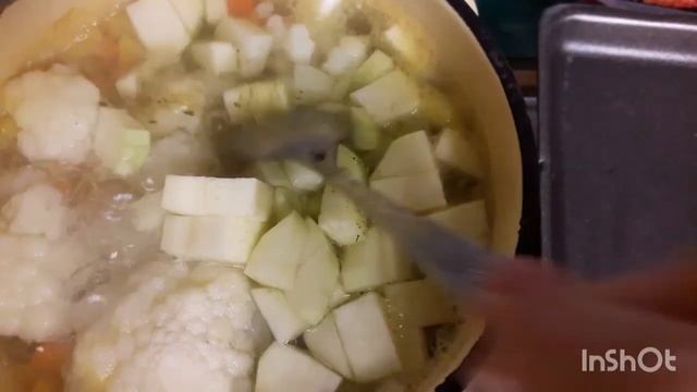 Простенький овощной супчик...