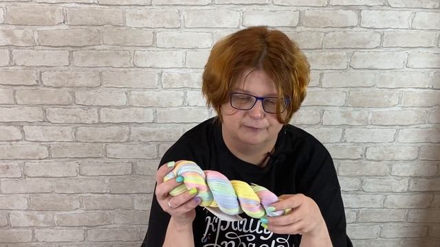 КРАШУ ПРЯЖУ. ЛИКБЕЗ. Техники ручного окрашивания: пряжа с короткими секциями и с крапинками смотреть онлайн