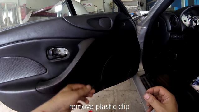 Mazda MX-5 (1998–2005) door panel removal смотреть онлайн