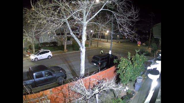 February 25, 2020 - Toyota PU Ca Lic 7D95696 dumping urine on street смотреть онлайн