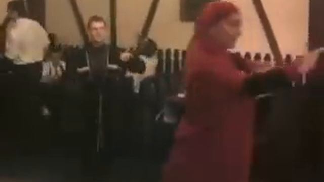 Грузинский национальный танец в ресторане Генацвале смотреть онлайн