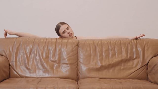 PILLARS by Sophie Sollmann & Oskar Hula смотреть онлайн