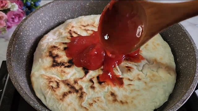 Вылейте яйца на лепёшку, и вы будете поражены результатом! Просто и вкусно