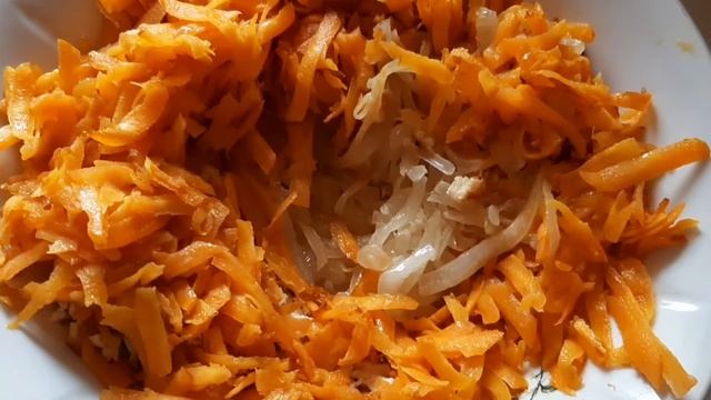 Салат с курицей и омлетом. смотреть онлайн