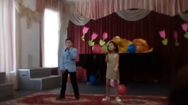 Дуэт Бейбарыс и Аянат. «Мама я целую твои руки» смотреть онлайн