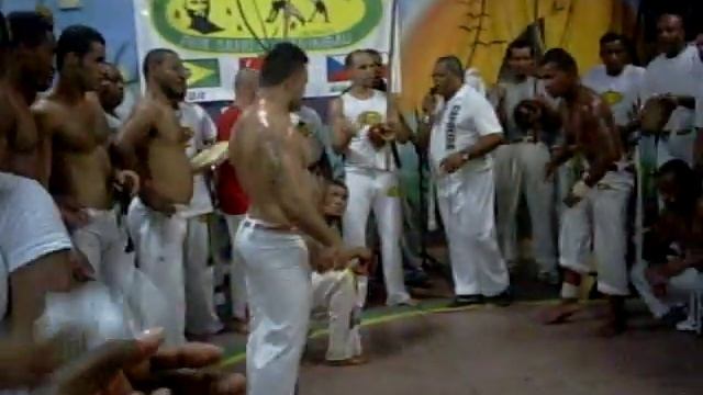 capoeira fight singapore capoeira mma and jiu jitsu смотреть онлайн