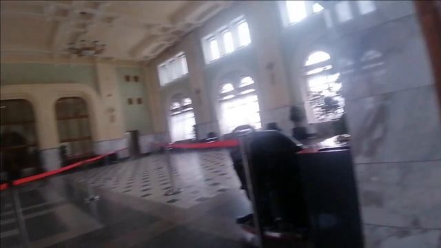 Рижский вокзал совсем пустой, непонятно кого охраняют... смотреть онлайн