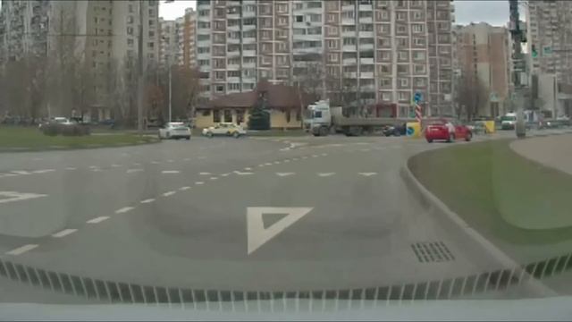 С Дмитрия Донского в первый съезд / Круговое движение смотреть онлайн