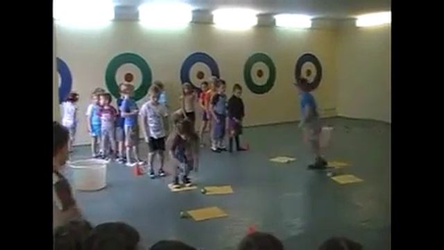 С ветки яблоко упало смотреть онлайн