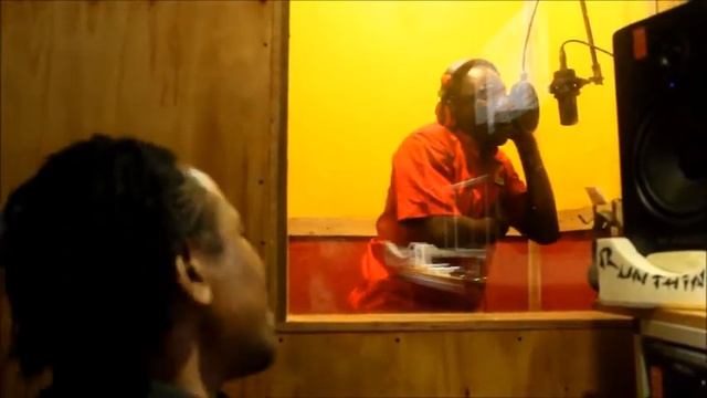 XPress voicing Dub Plate Barking for Run Things Intl смотреть онлайн