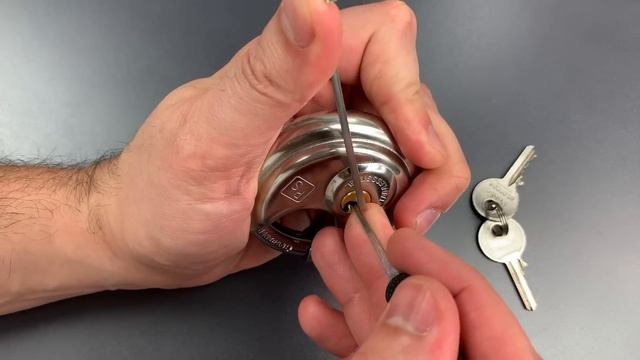 [794] Public Storage Disc Padlock Picked смотреть онлайн