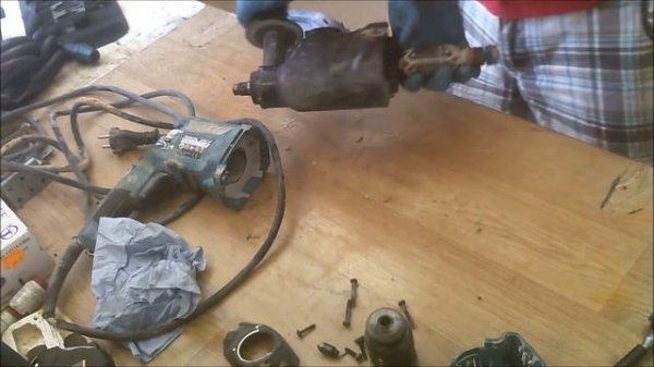 How to repair Makita hammer drill HR2610FT gears and mode switch