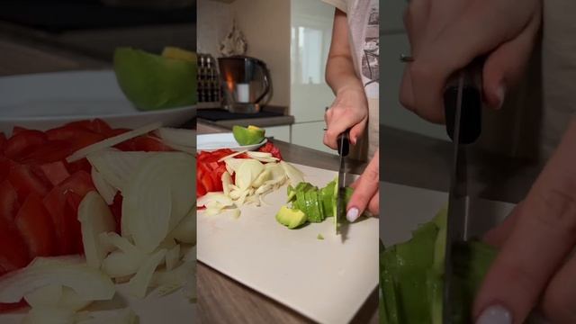 Пп салат с нутом и авокадо смотреть онлайн