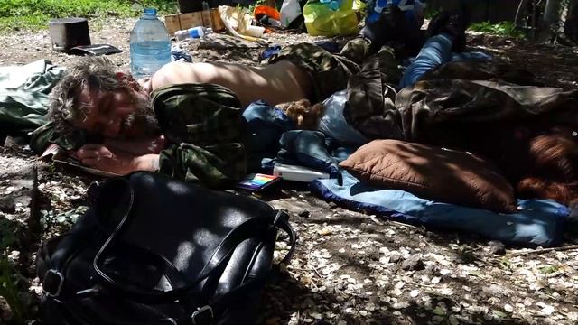 Соседство с бездомными не даёт жителям улицы Хабаровской спокойно жить смотреть онлайн