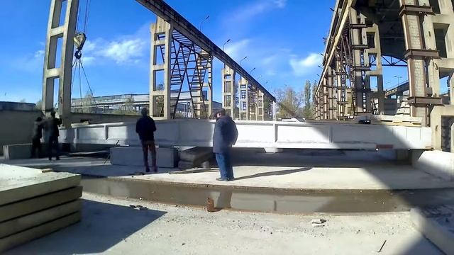 Испытание плиты пролетом 15 метров под подвесной кран смотреть онлайн