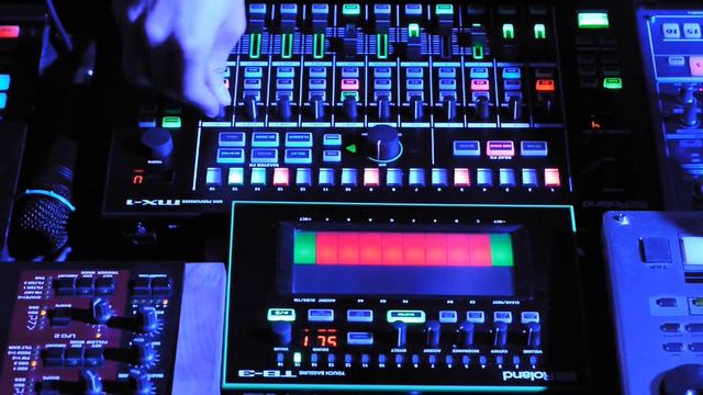 [HD] Tech-House - Roland Aira TB- 3, Roland MX-1, Access Virus A ,Roland Mc-808,Korg EMX,Volca Bass смотреть онлайн