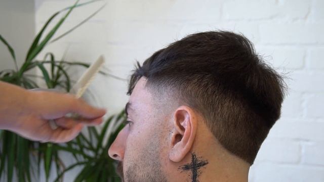 TAPER FADE | CROP | мужская стрижка 2020 | кроп | фейд с пропуском насадки смотреть онлайн