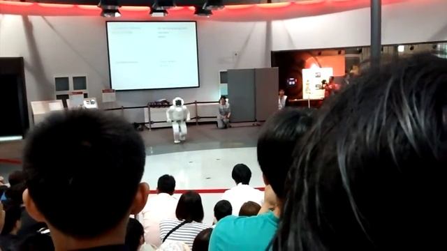 Asimo Demo, Miraikan Museum, Tokyo смотреть онлайн