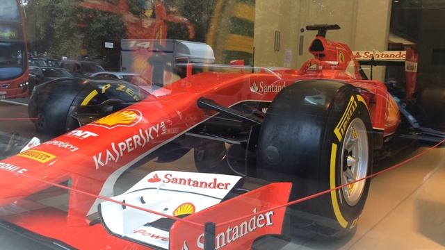 F1 Ferrari, and some others at Ferrari shop in London смотреть онлайн