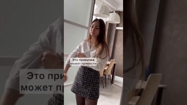 Почему не стоит носить резинку на руке? смотреть онлайн