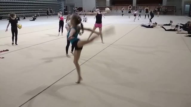 Прыжок наскок касаясь